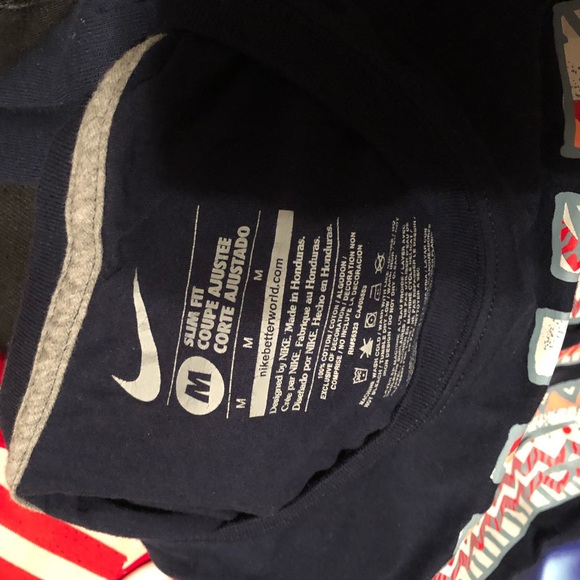 Nike shirt - Picture 2 of 2